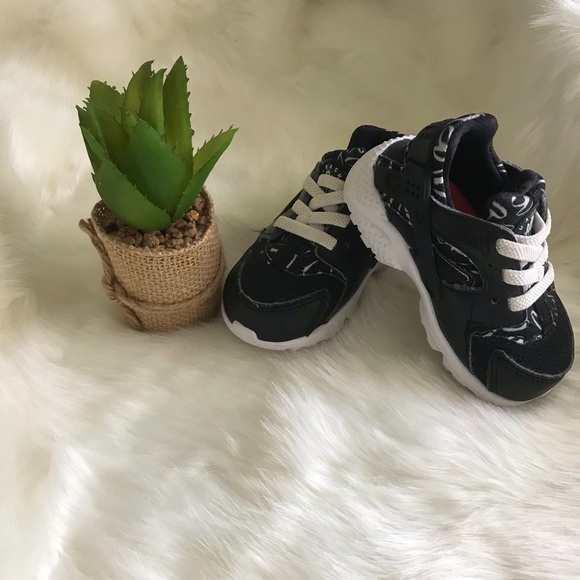 Infant NIKE shoes - Picture 2 of 6